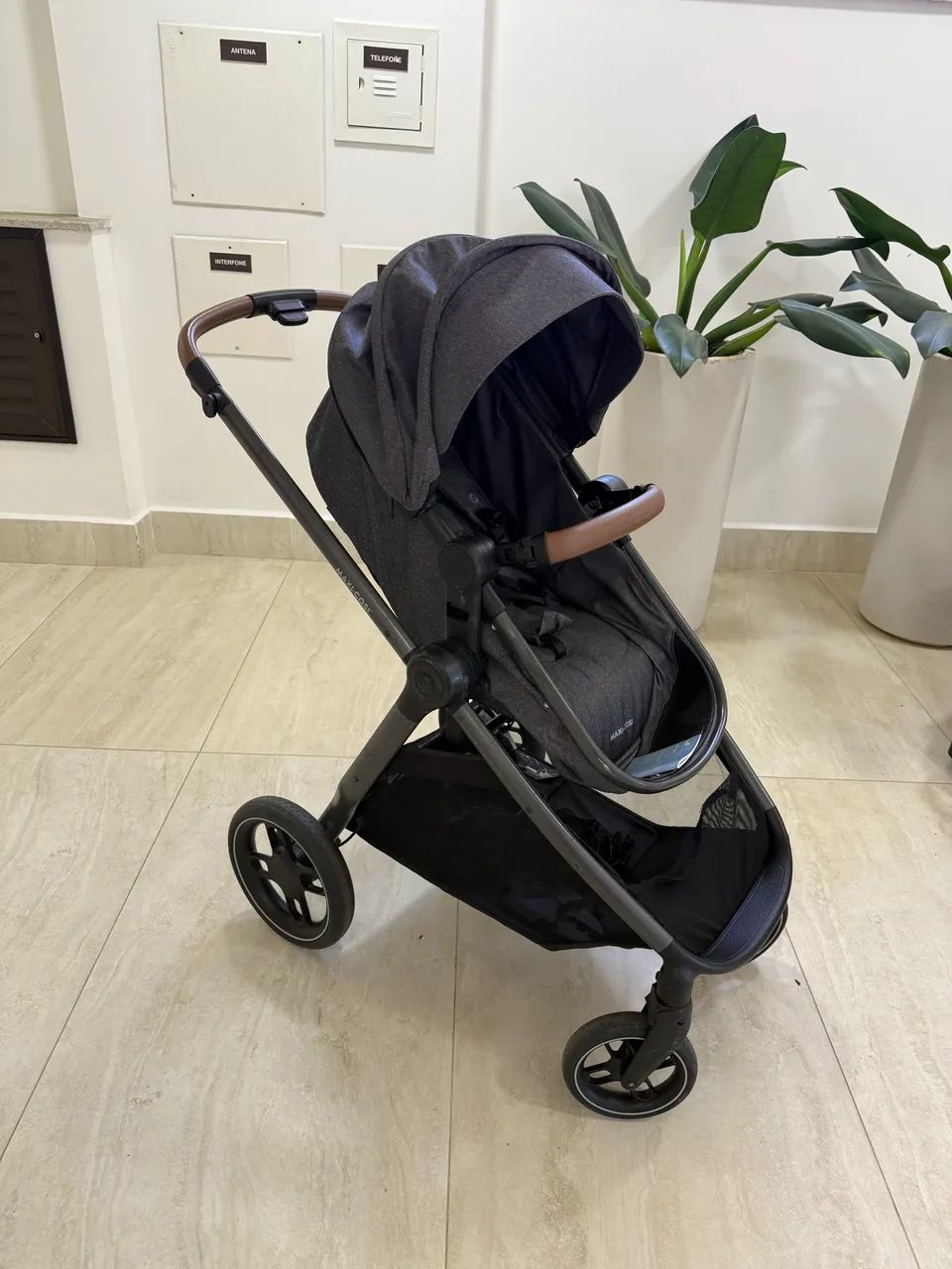 Carrinho e bebê conforto MaxiCosi Anna 3 SEMINOVO - Foto 3