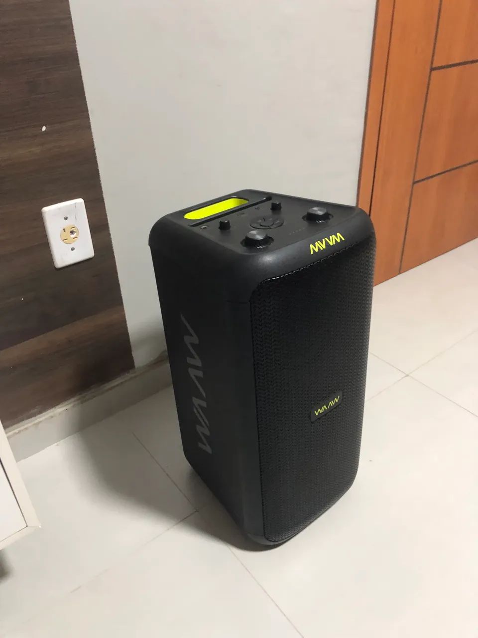 Vendo-se uma caixa de som  - Foto 2