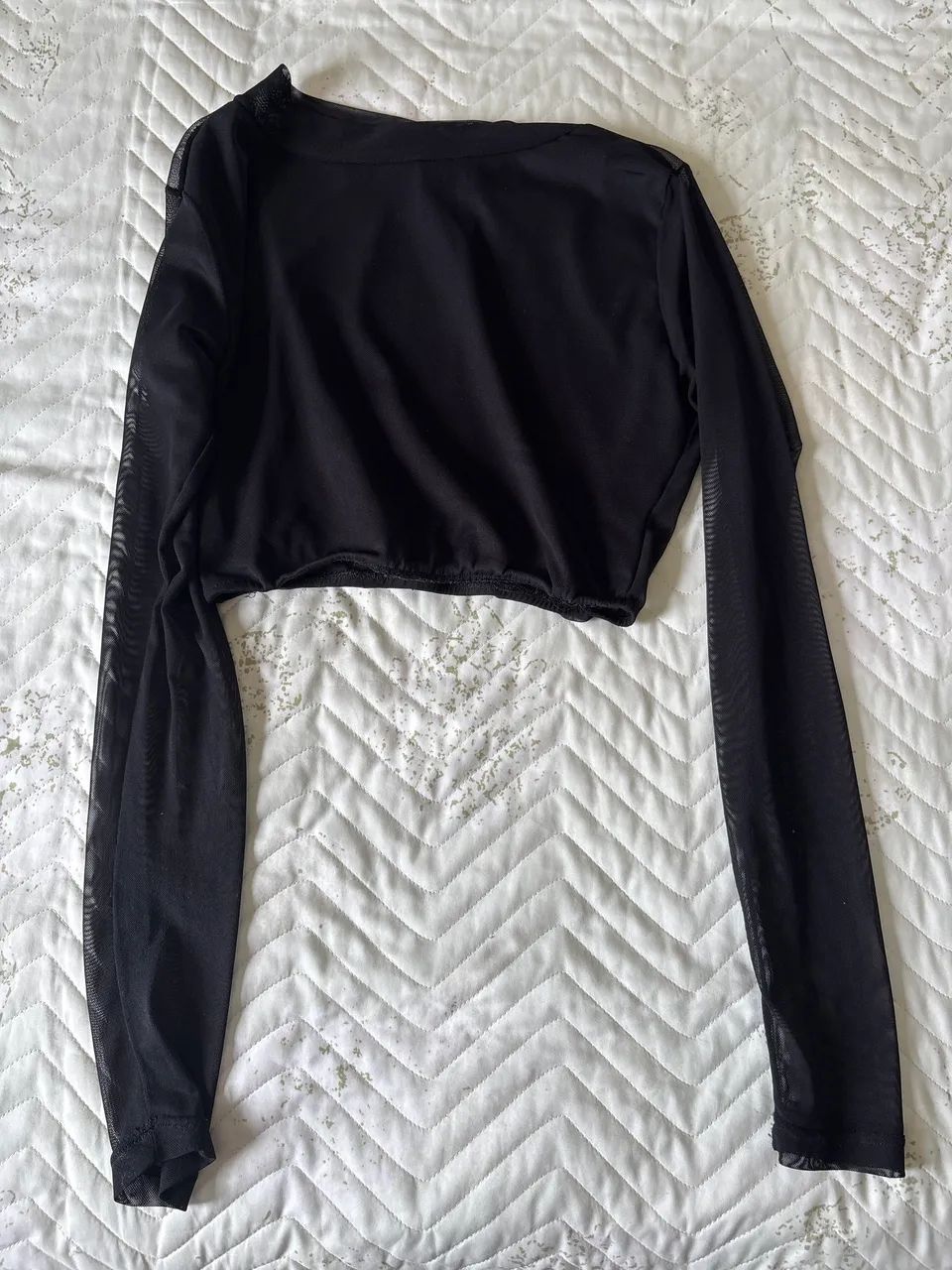 Roupa estilo cropped com manga 