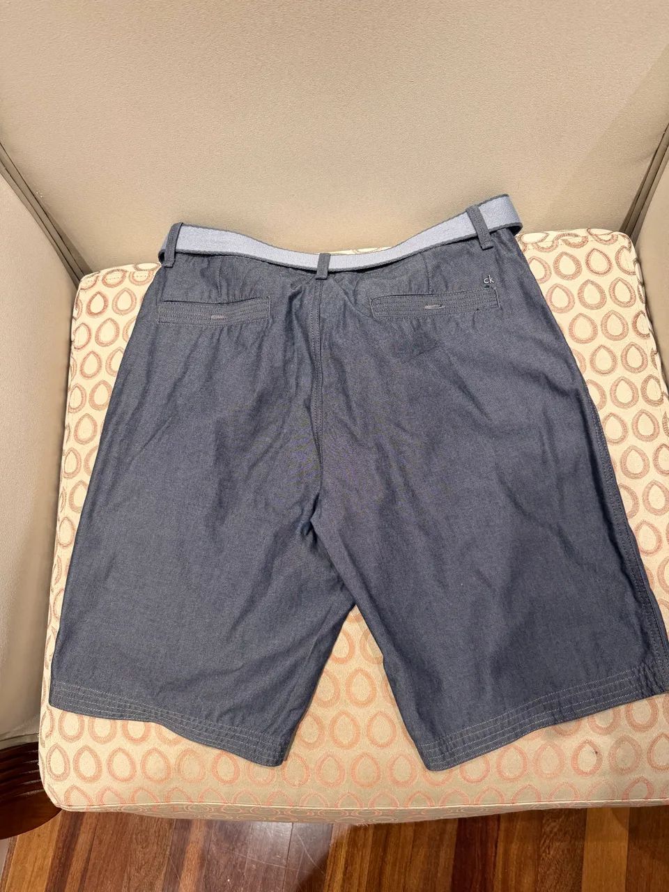 Bermuda calvin klein com cinto 42/44 - Foto 2