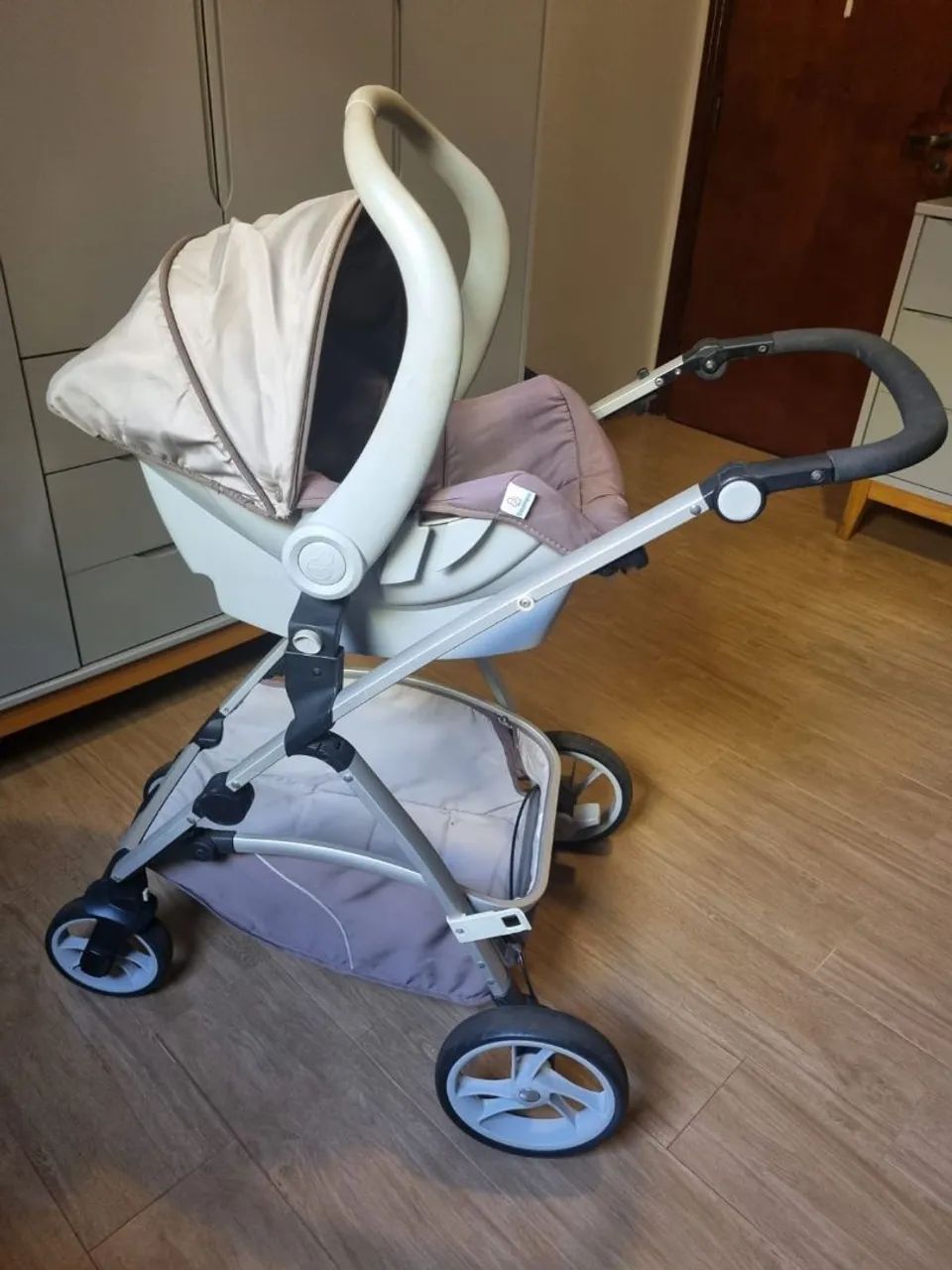 Carrinho de bebê. - Foto 2