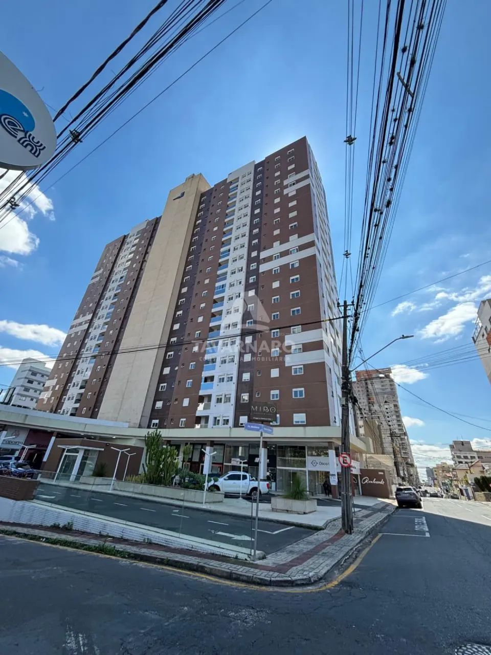 Apartamento Semimobiliado no Edifício Rembrandt!