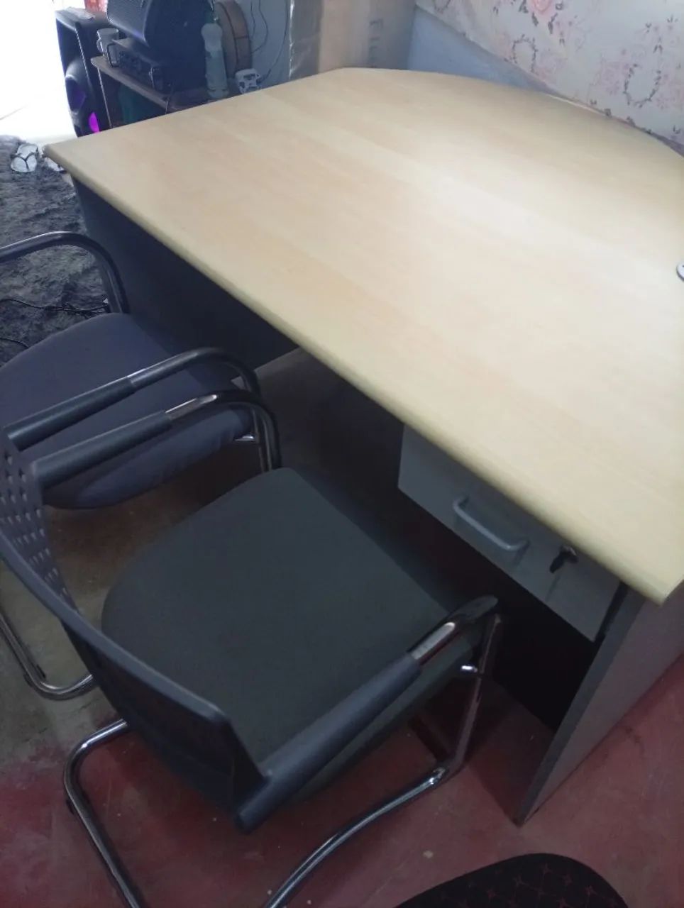 Mesa c/ 2 cadeiras para escritório  - Foto 2