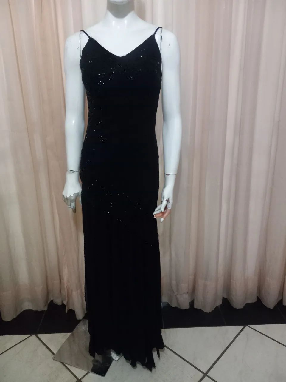 Vendo esse vestido estiloso.
