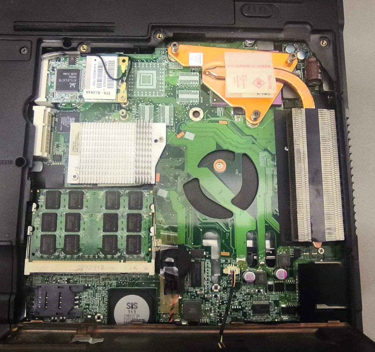 Notebook Positivo Premium para uso ou conserto. - Foto 4