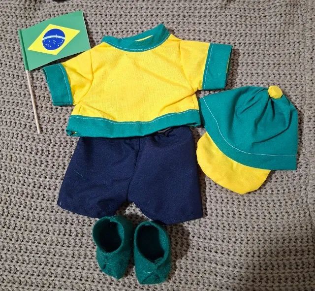 Roupa para boneca de 30 cm Brasil