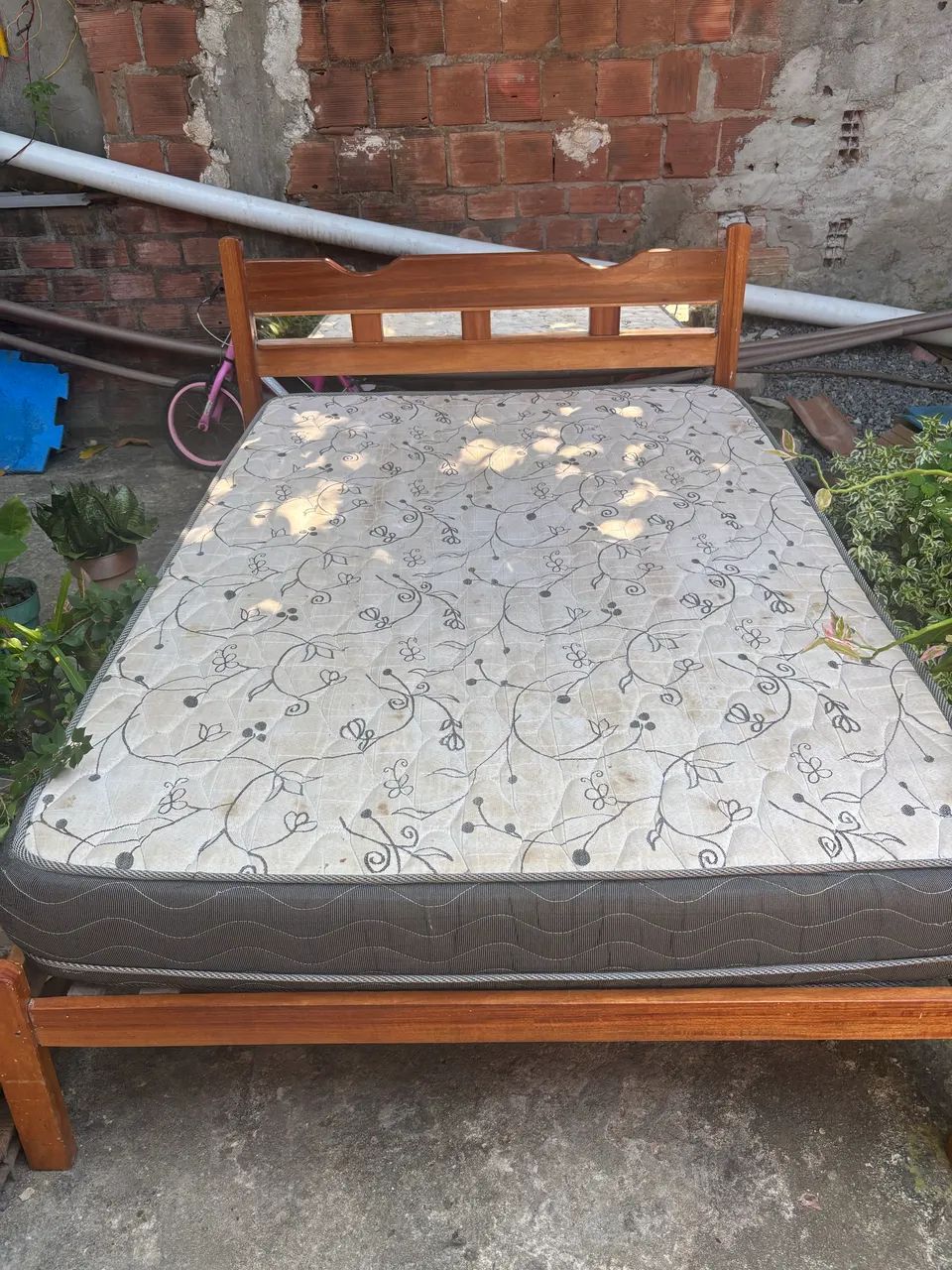 Cama casal em perfeito estado
