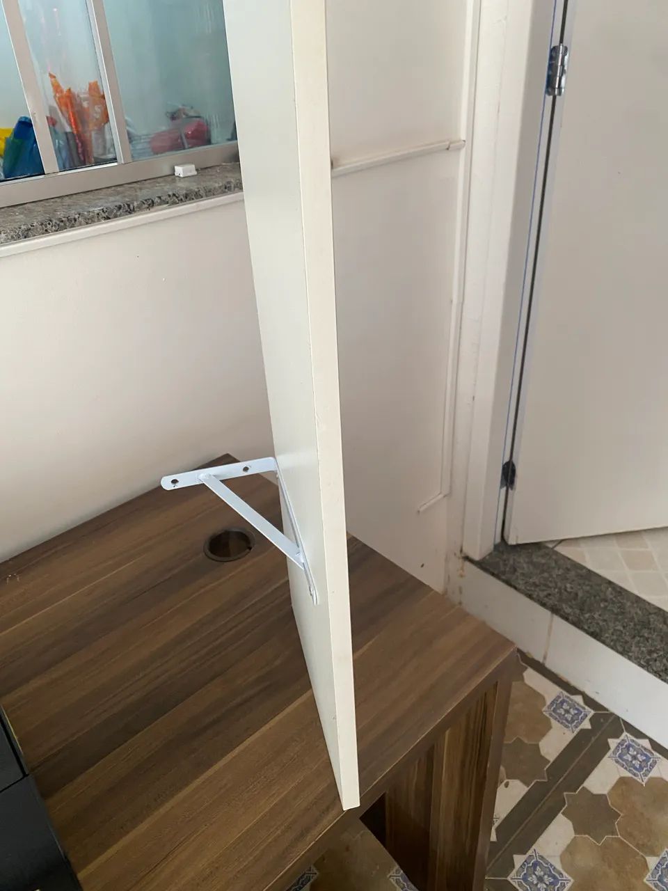 ?3? Prateleiras em MDF branco 