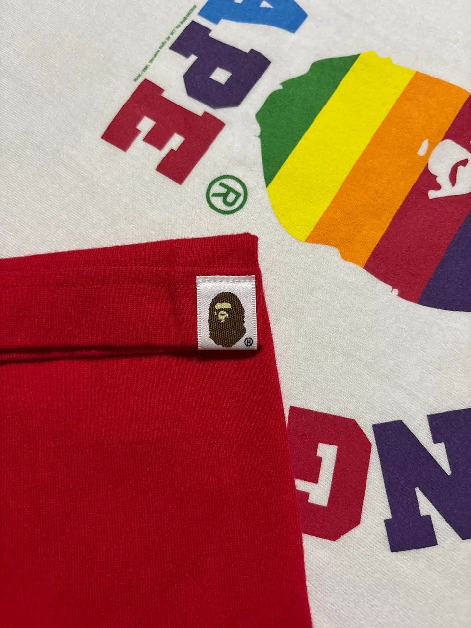 Camiseta Bape Rainbow Logo Raglan  - Foto 4