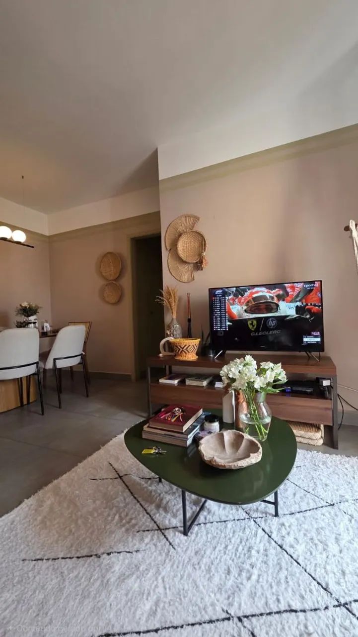 Mesa de centro verde organiquê Tok Stok usada