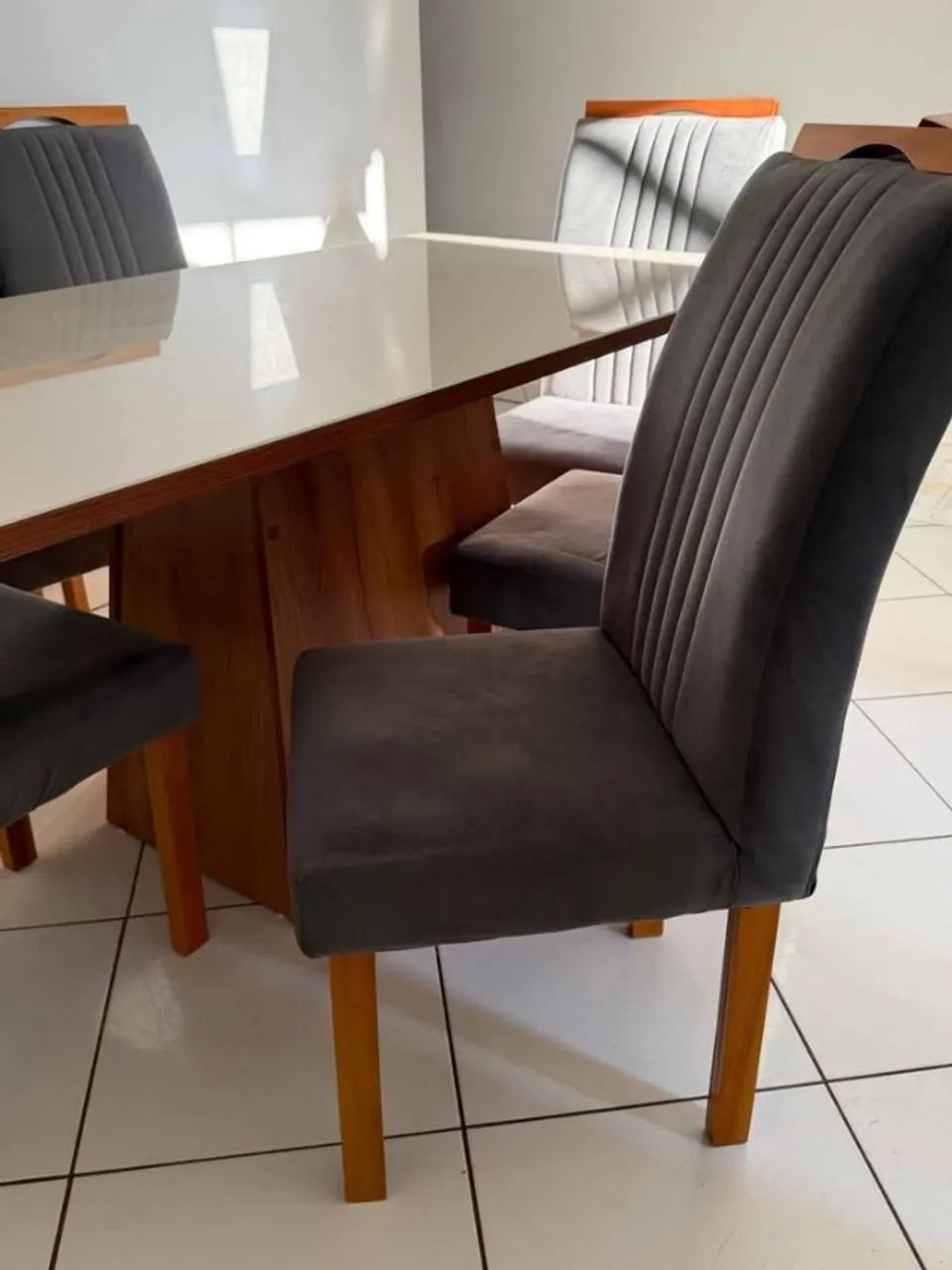 Mesa de jantar com 6 cadeiras na cor cinza - Foto 2