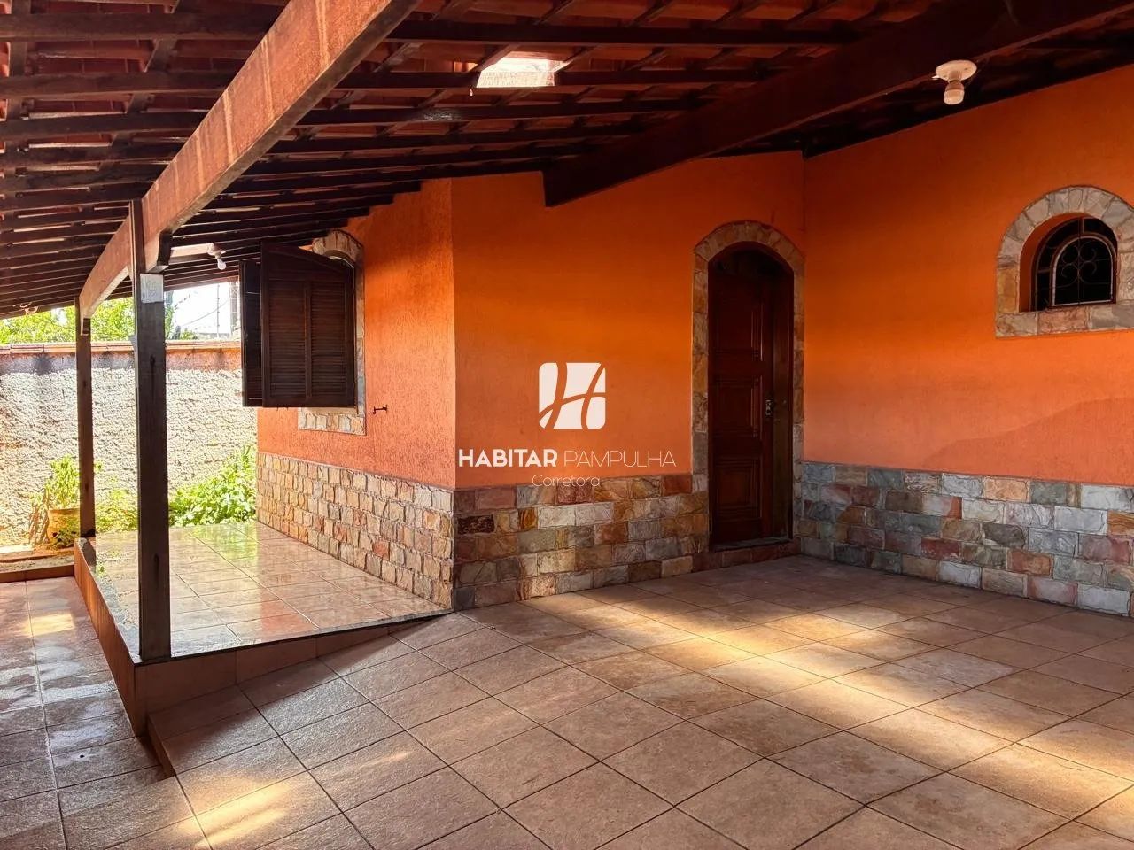 Casa para Aluguel 03 Quartos.