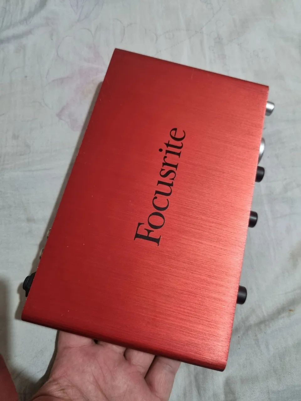 Placa de audio Focusrite Scarlett bem conservada 