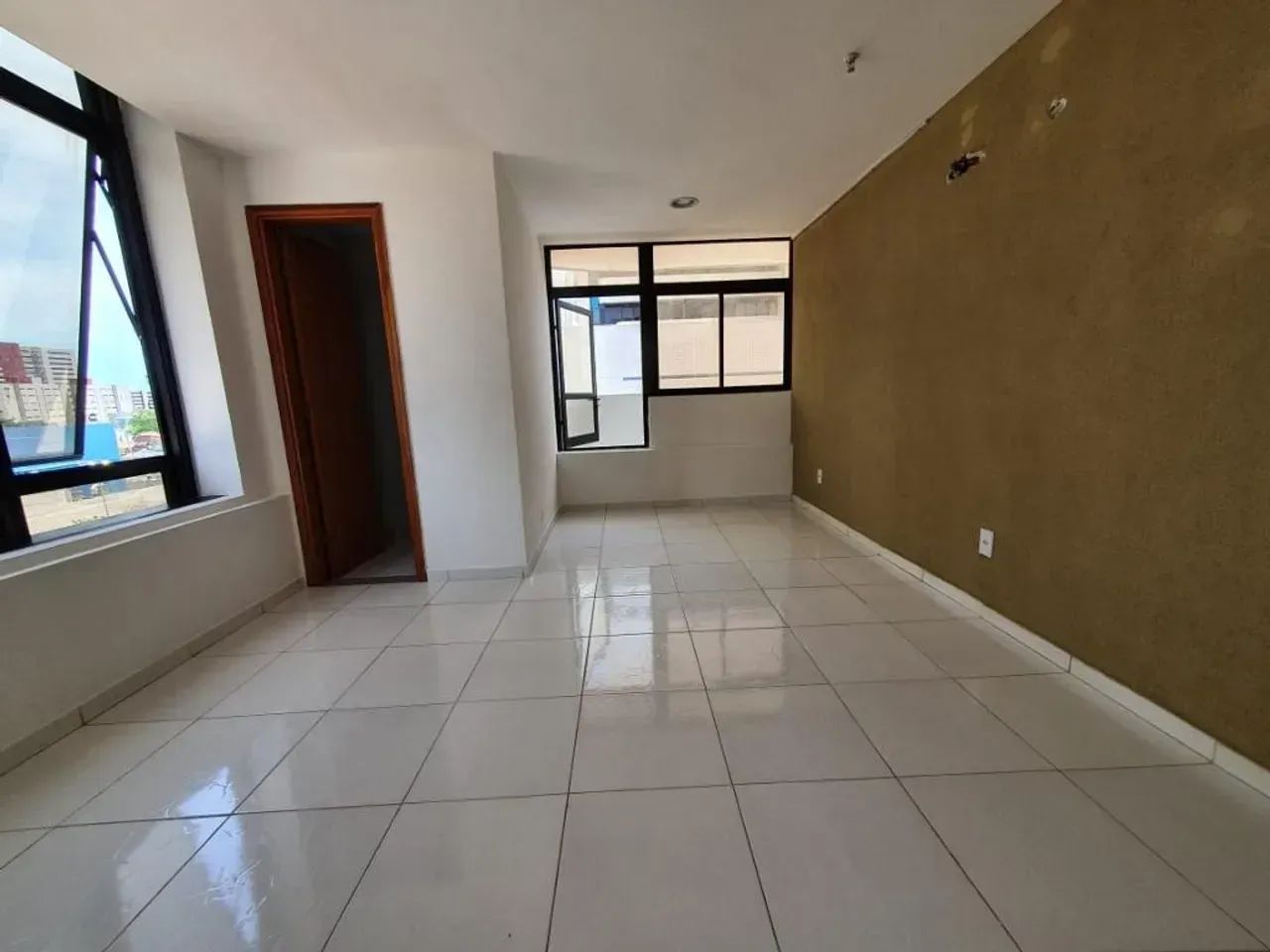 Sala para alugar no Edf. Harmony Trade Center