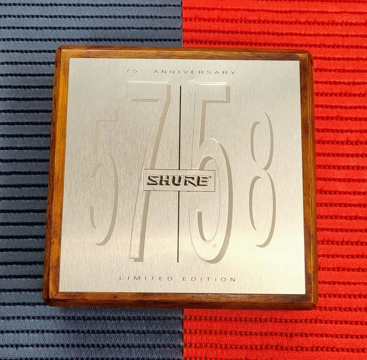 MICROFONE SHURE SM57 75th ANNIVERSARY LIMITED EDITION - 2000 + CAIXA ORIGINAL - Foto 3