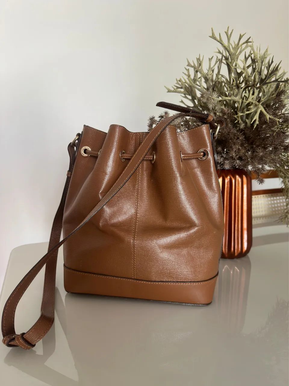 Bolsa saco Schütz marrom 