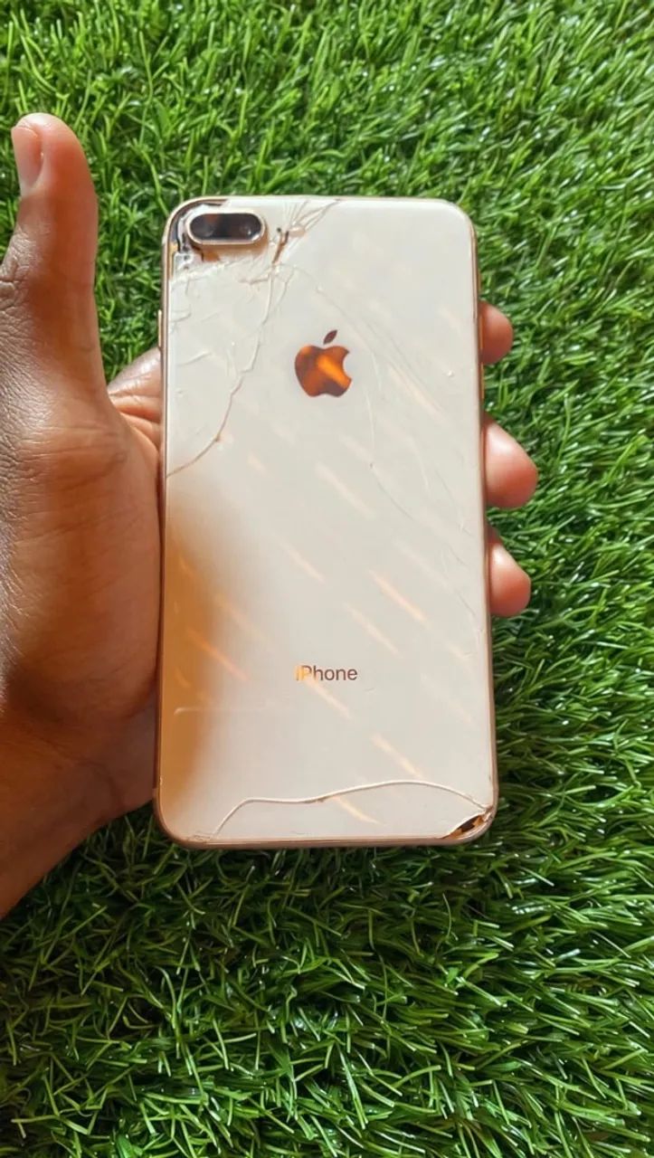 Vendo ou Troco iPhone 8 Plus - Foto 2