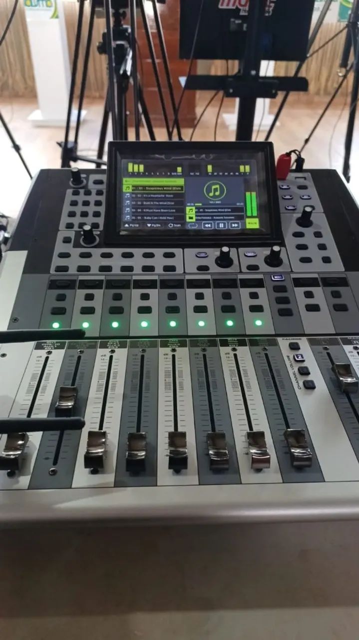 Mesa de Som Digital Atrium 12