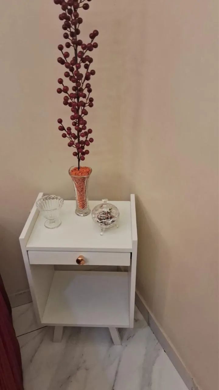 Criado mudo (mesa de cabeceira) novo 