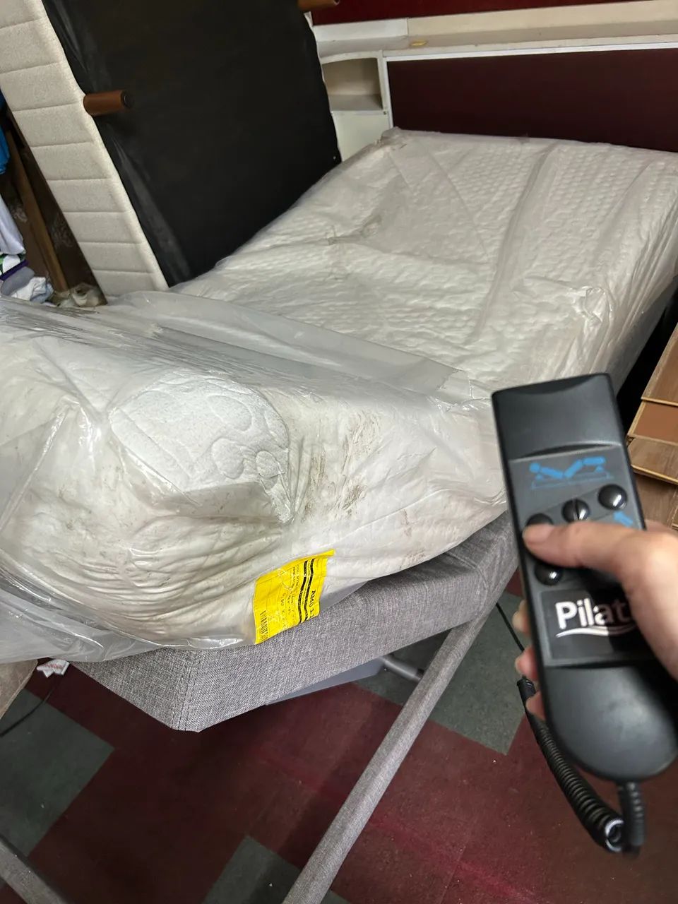 Cama elétrica com colchão e controle remoto  - Foto 2