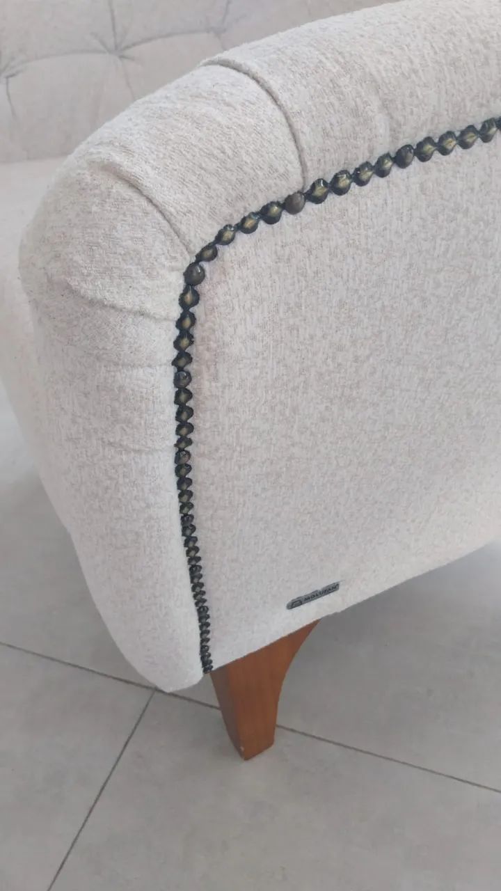Poltrona elegante maravilhosa capitonê com taxinhas  - Foto 3