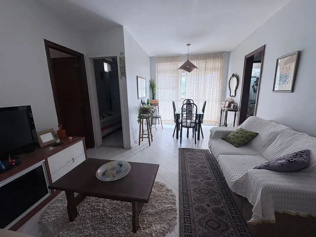 EXCELENTE SALA E QUARTO.