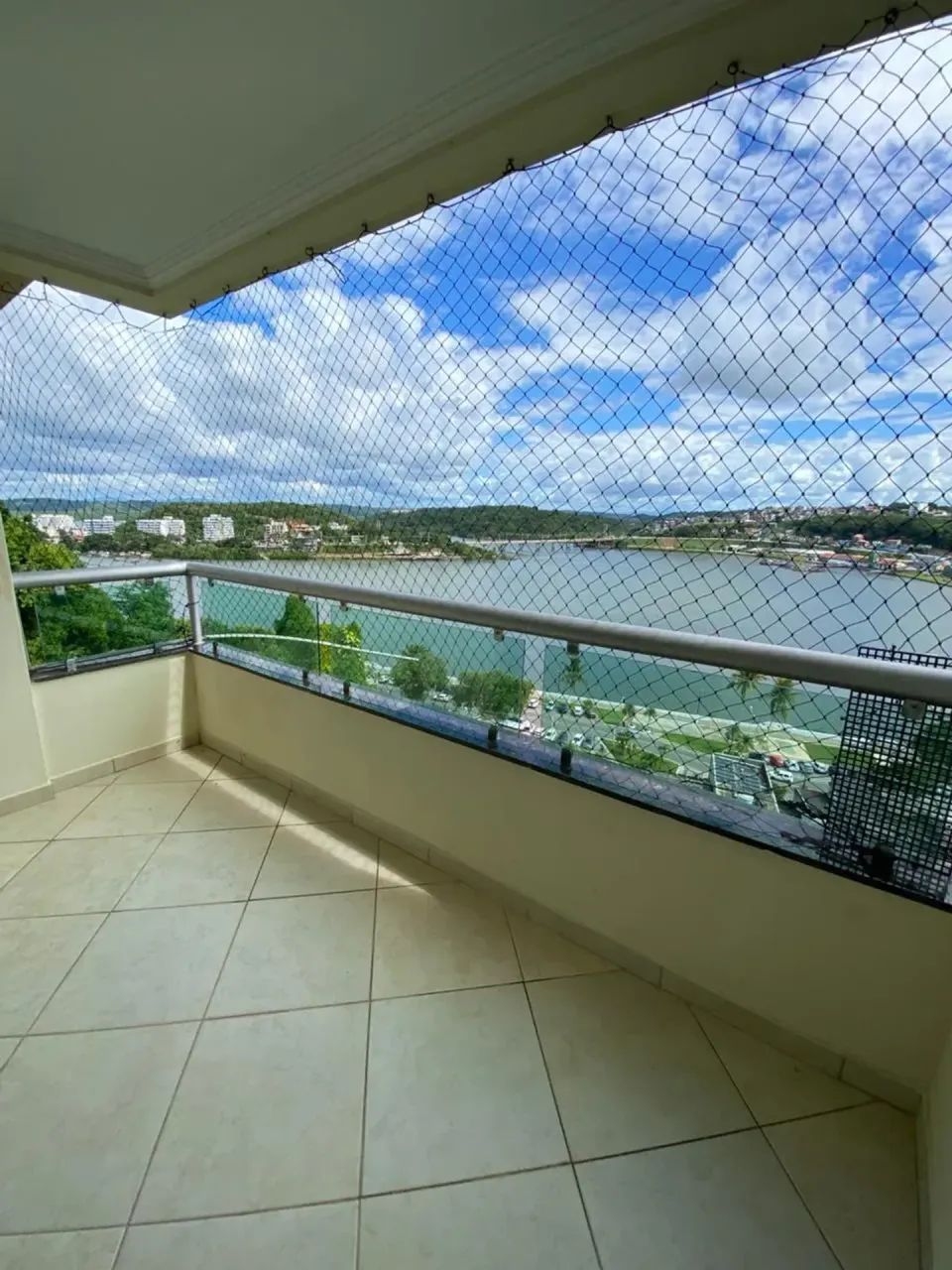 BELISSÍMO APARTAMENTO COM VISTA NO CENTRO