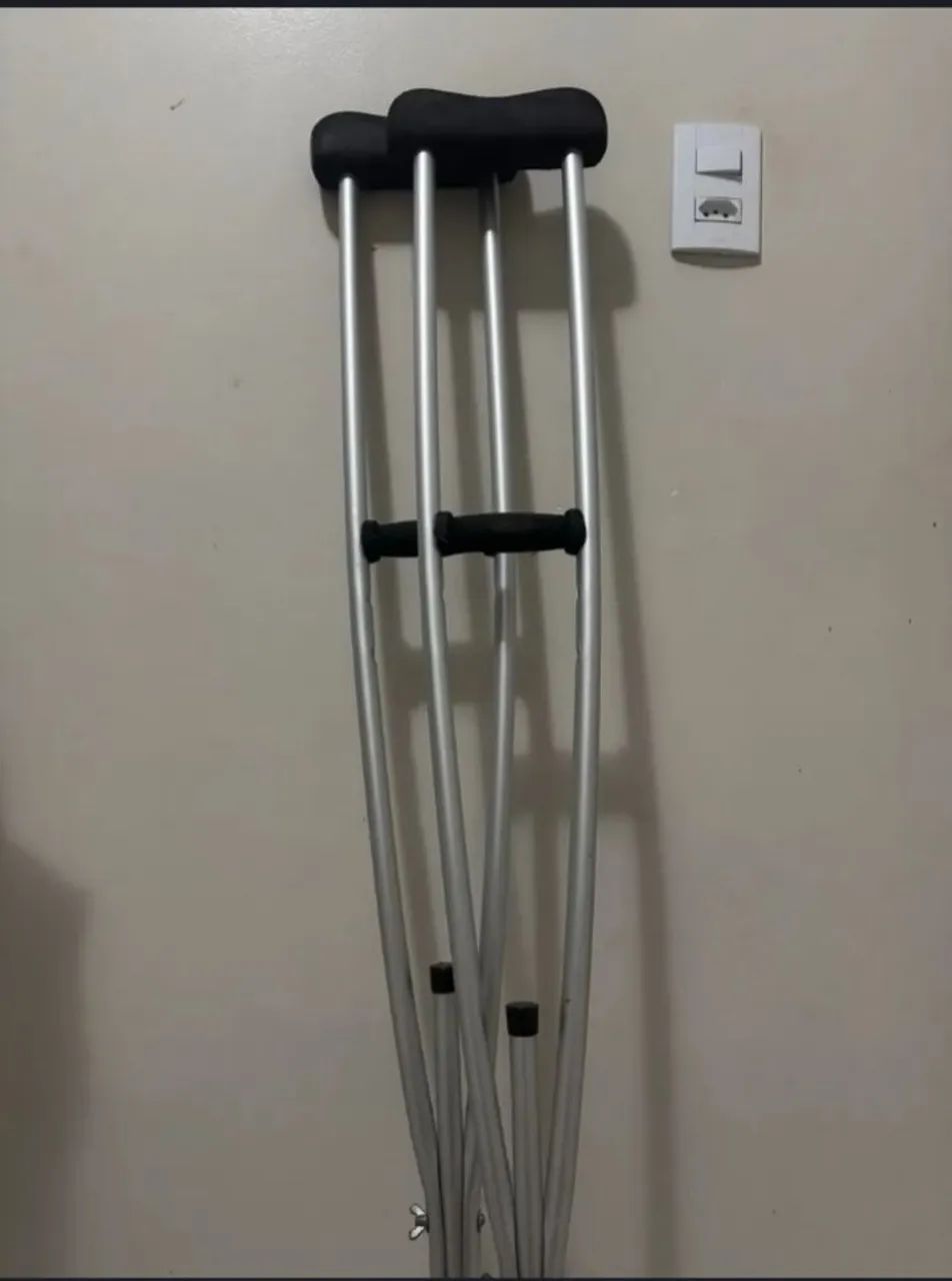 Par de muletas novas