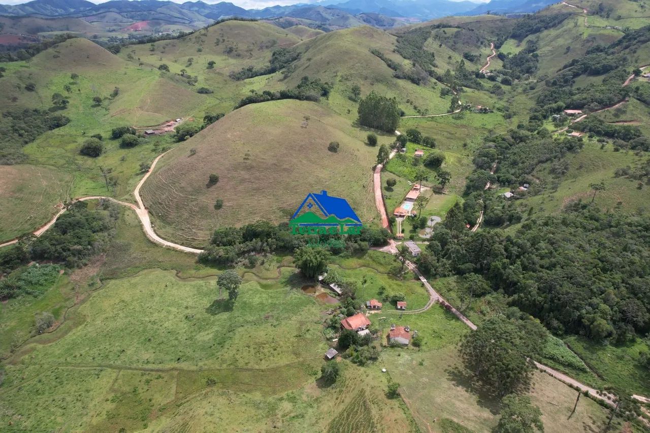 Terreno com construções à venda em Liberdade - MG