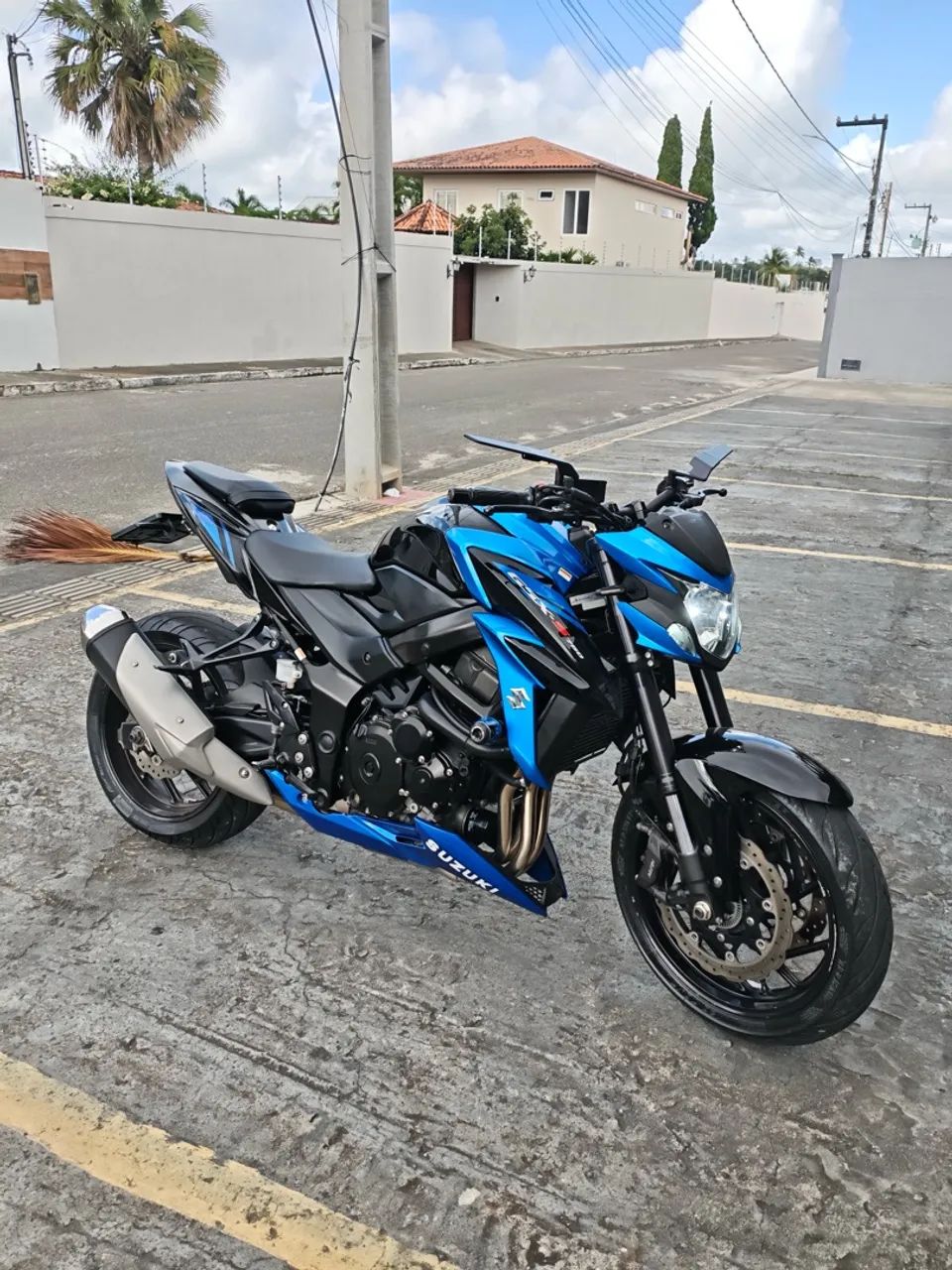 Gsx-s 750