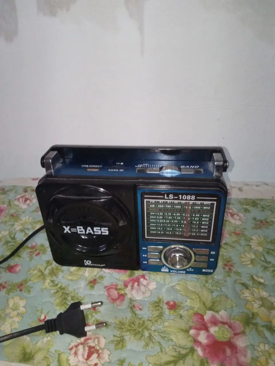 Rádio Vintage X-bass Portátil Fm Am Usb Aux Kapbom Cor Azul Voltagem