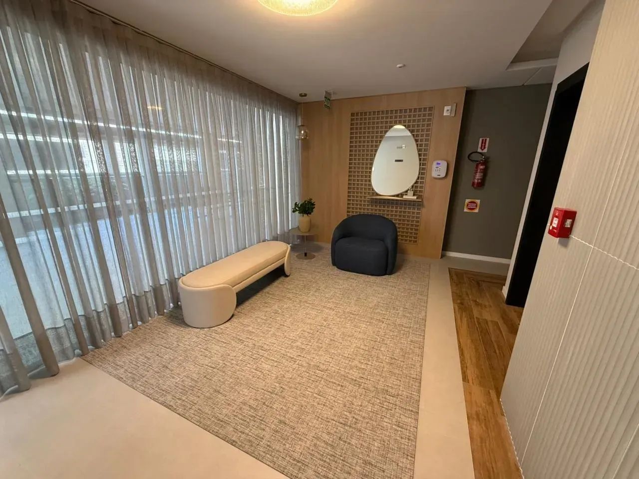 1 quarto 1 SUÍTE+LAVABO - MOBILIADO - Centro - Florianópolis - SC - Foto 4