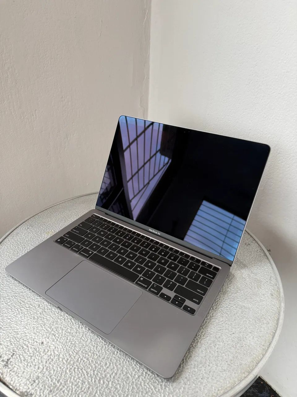 MacBook Air M1 2020 - 8GB RAM - 256GB SSD - Cinza Espacial