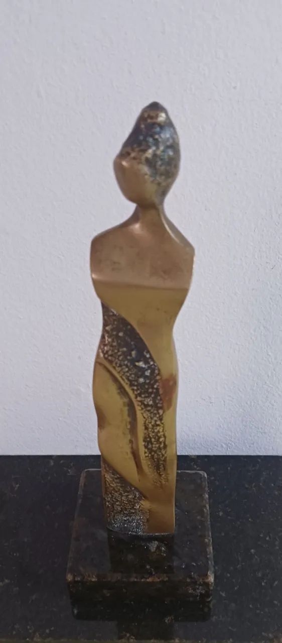 Escultura bronze maciço - 21 cm - assinado Wania - Foto 2