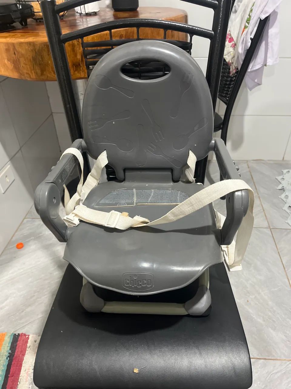 Cadeirinha de comer de criança