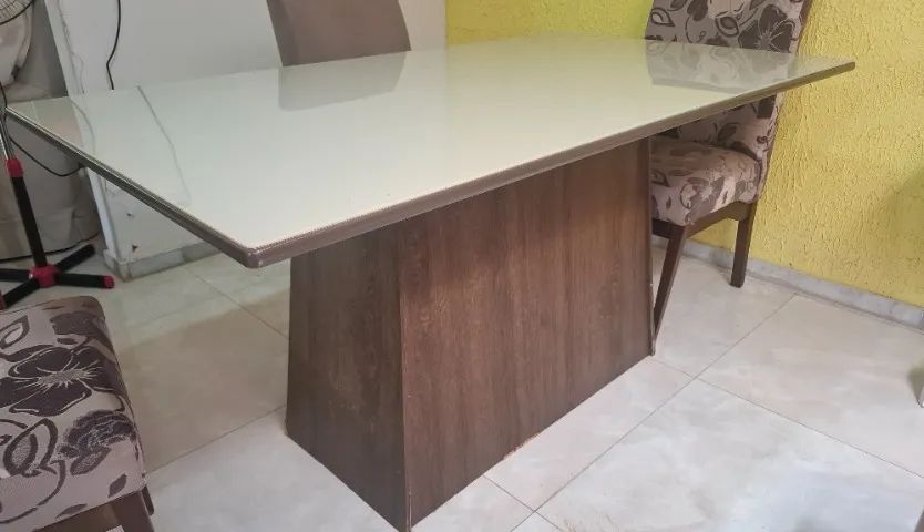 Mesa de jantar retangular com 6 cadeiras de madeira - Foto 2