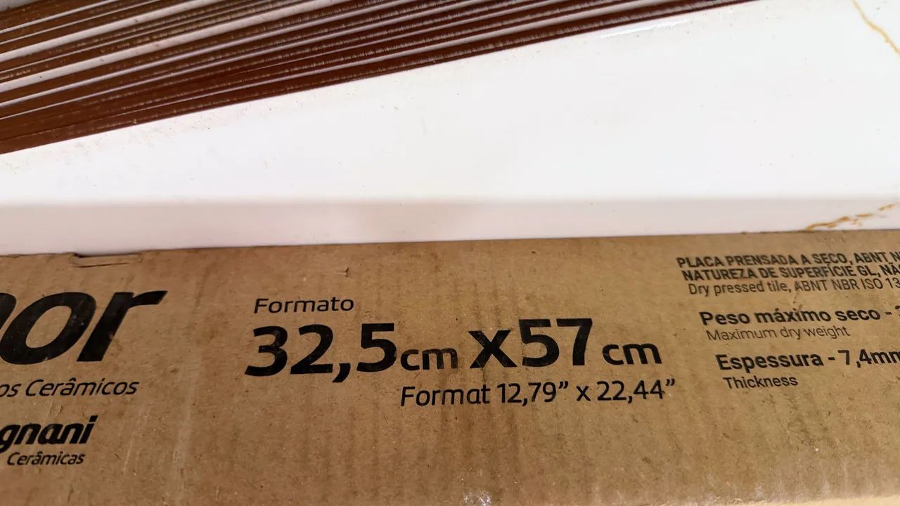 Sobra de piso cerâmico, 25 peças de 32,5 cm X 57 cm, lindo, área total de 4,63 m².  - Foto 4