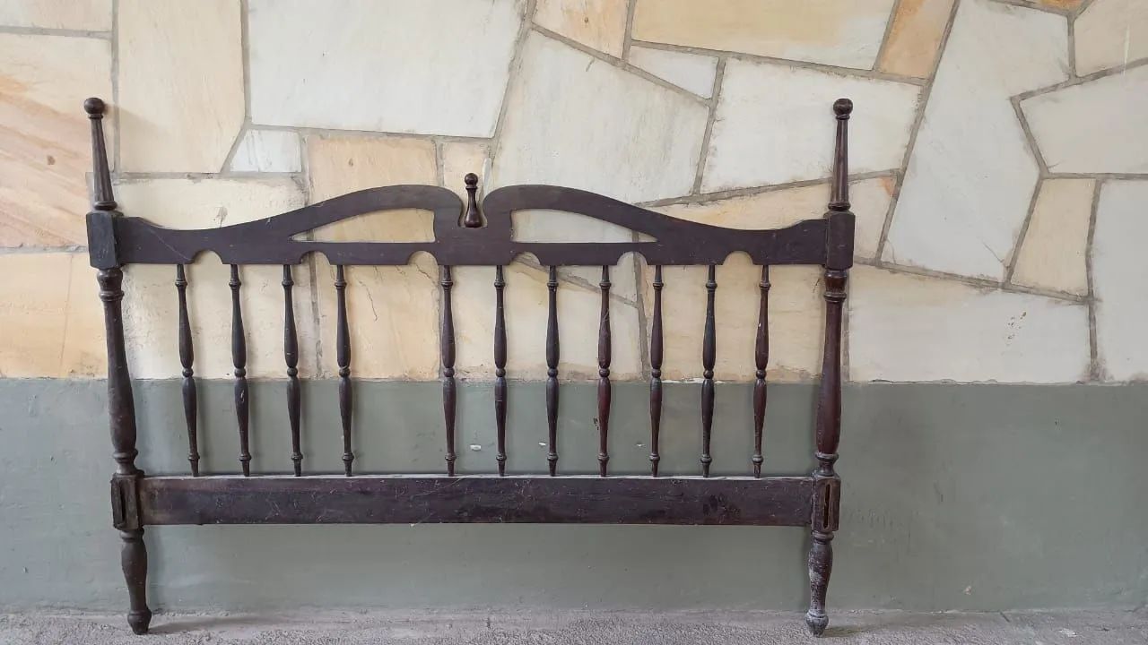 Cama tradicional Antiga Em Mogno 