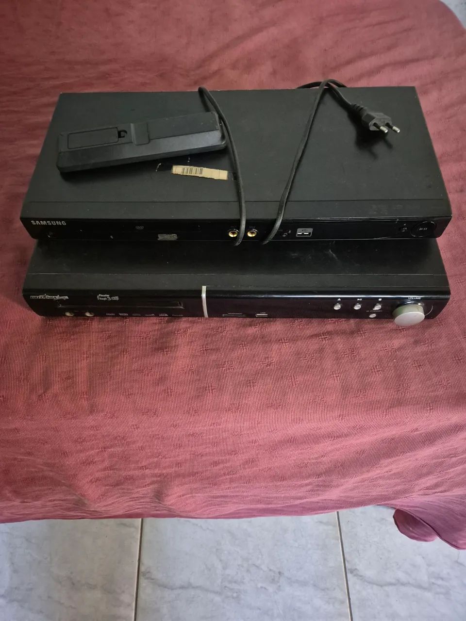 Vendo 2 DVD valor RS 50 cada 