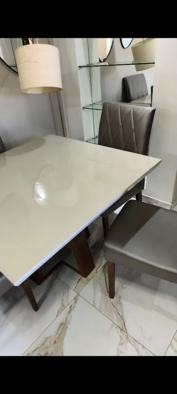 mesa de jantar quadrada com 4 cadeiras