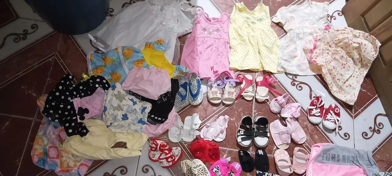 Roupas e calçados de bebê usadas  - Foto 2