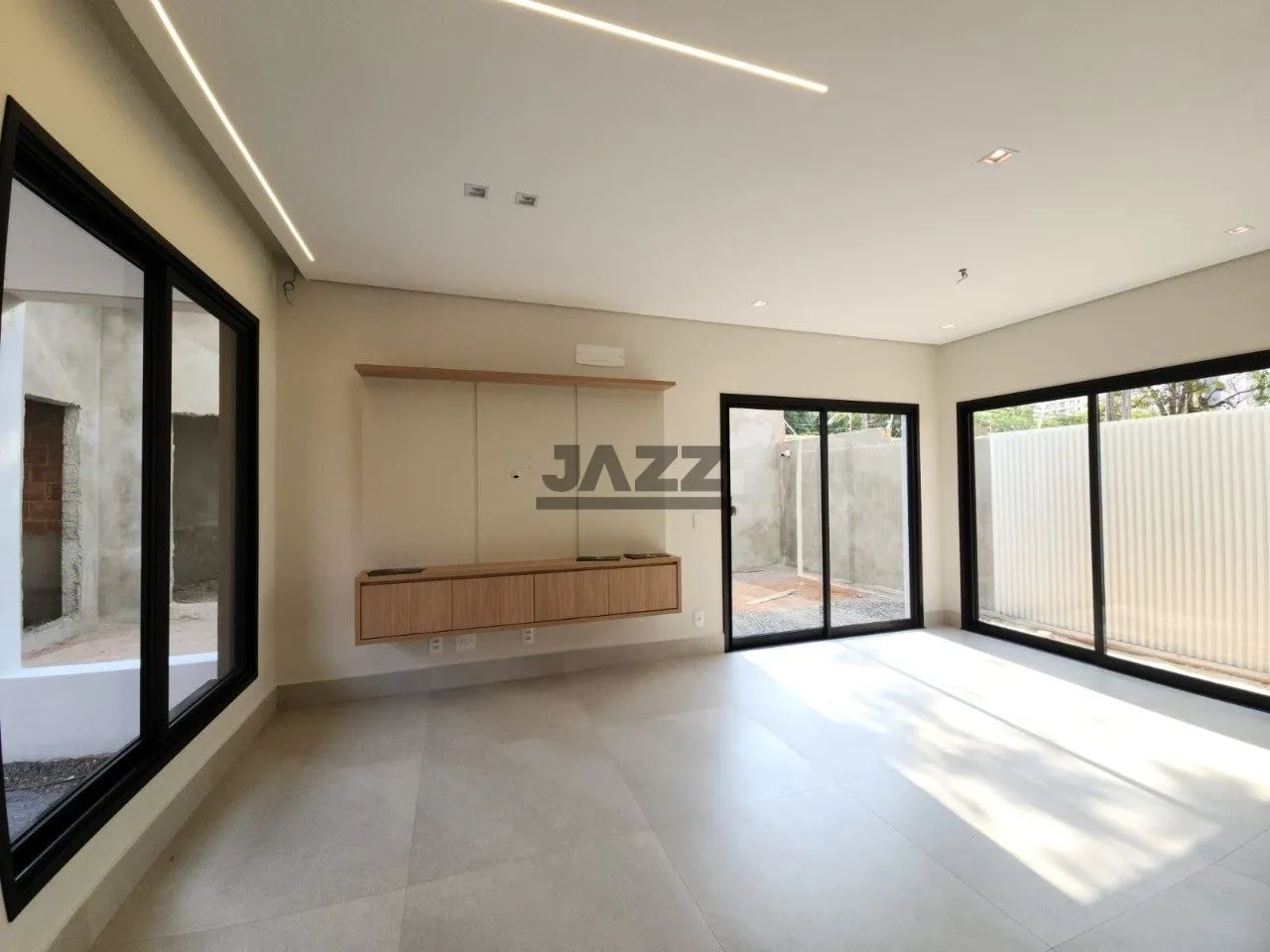 Casa 3 Suítes Triplex à venda em Condomínio no bairro Chácara Primavera, Campinas, SP.