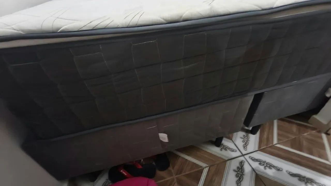 EXCELENTE CAMA KING COM BASE