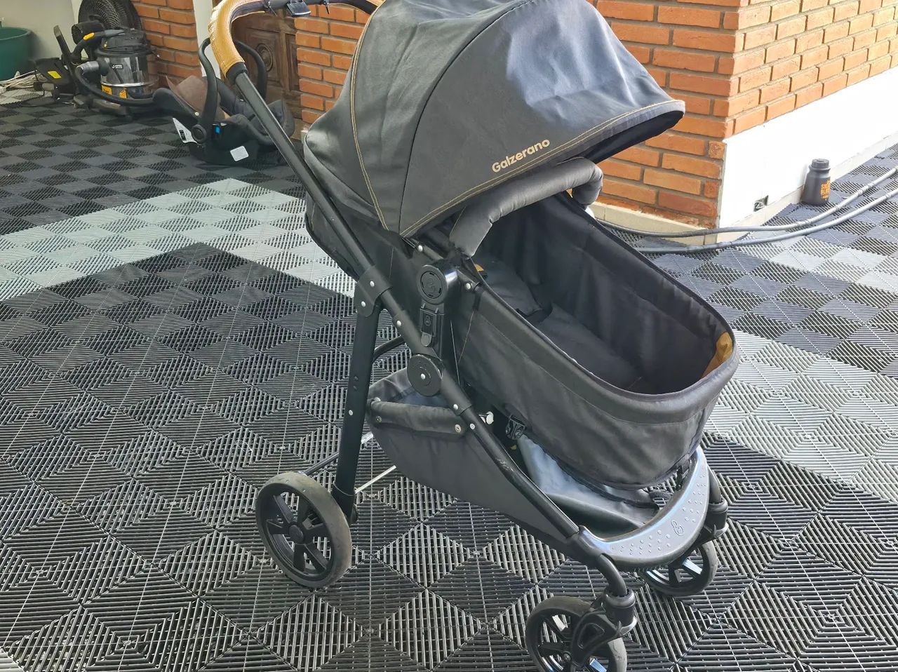 Carrinho e bebe conforto 