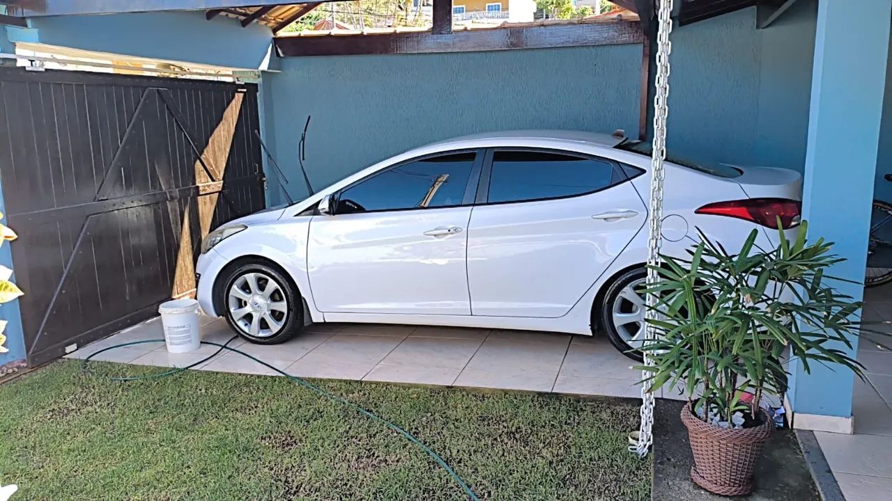 Hyundai Elantra GLS 1.8 16V 2013