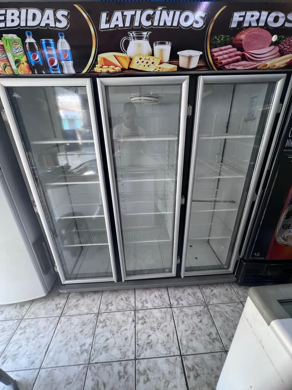 Expositor de bebidas 3 portas KLIMA - Foto 3