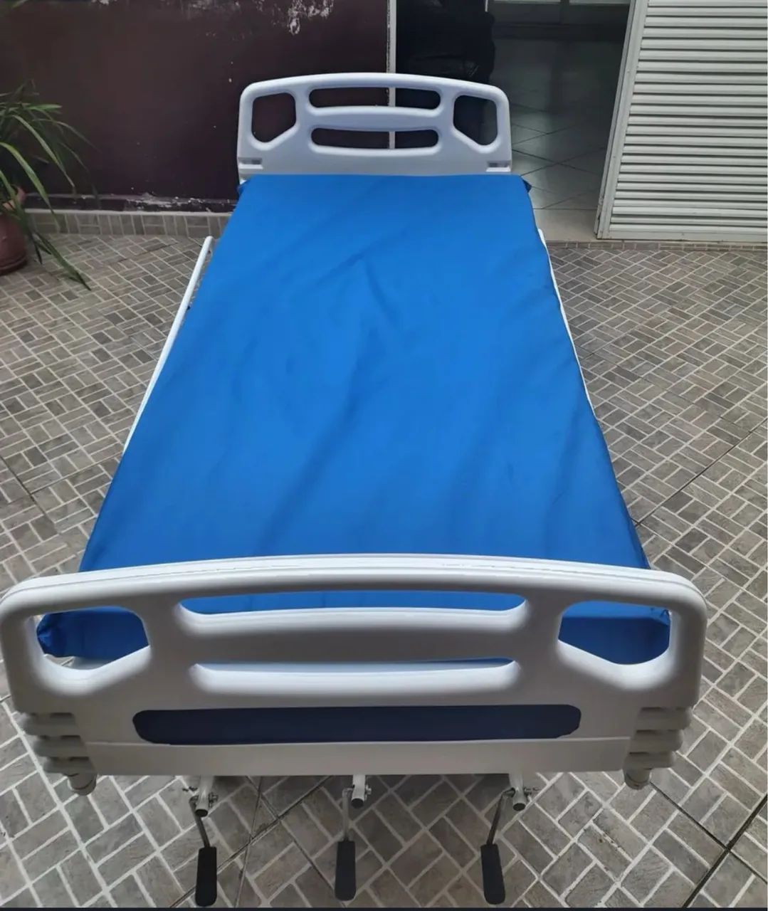 Cama hospitalar 3 manivelas nova  - Foto 4