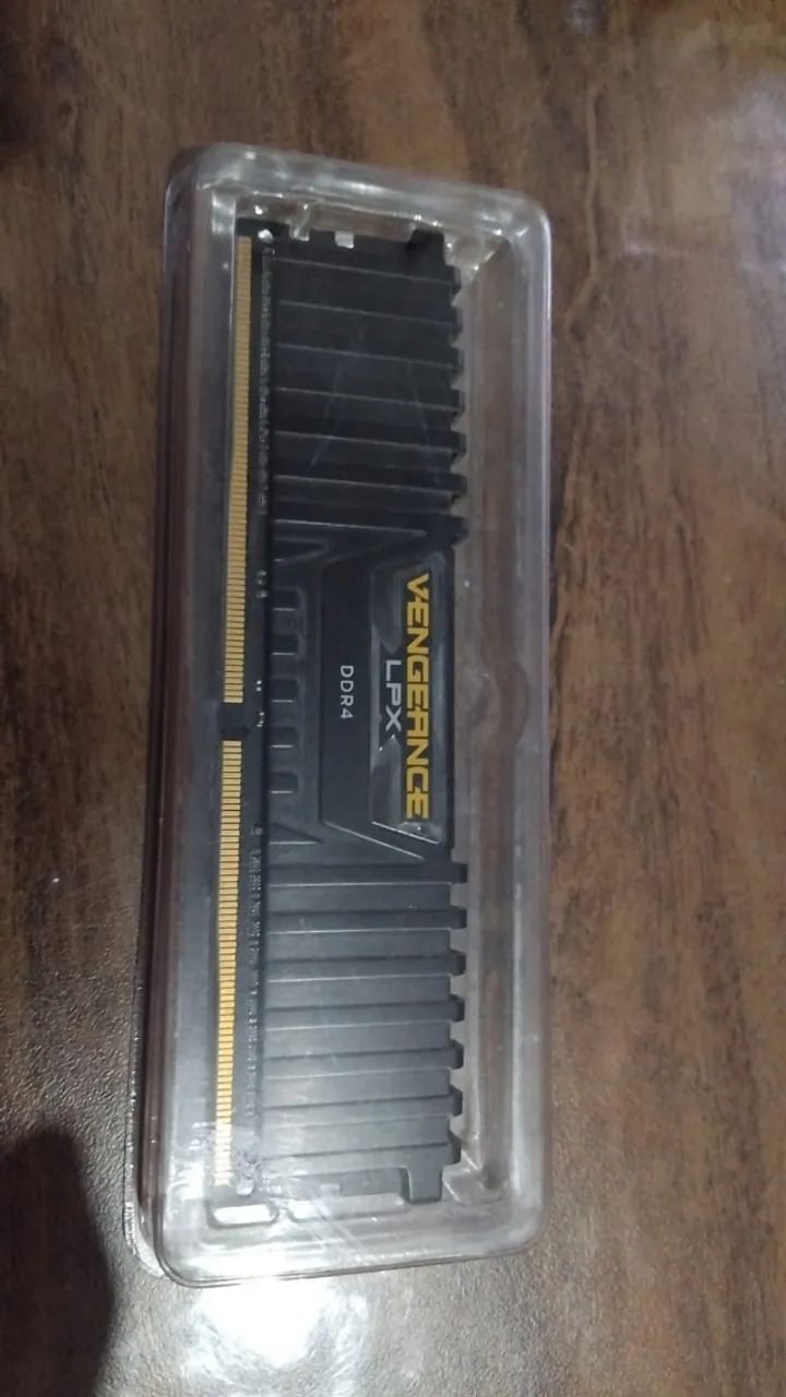 Memória RAM 4GB DDR4 Vengeance LPX