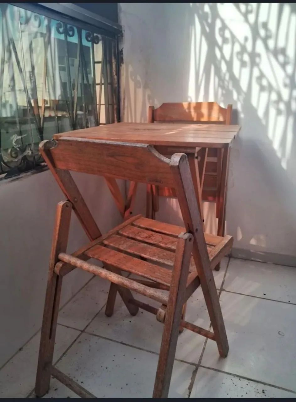 Mesa Madeira dobrável + 2 cadeiras