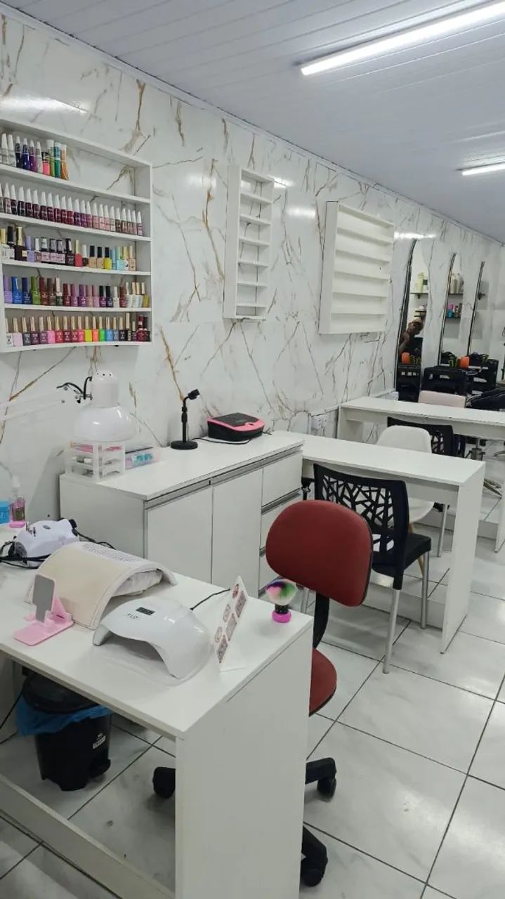 Aluga-se mesa para nails e Manicure